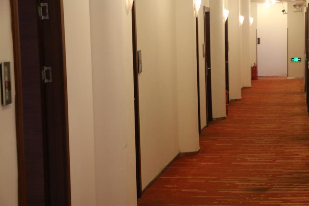 Shanghai Yiting 6+E Hotel - Lujiazui Zewnętrze zdjęcie