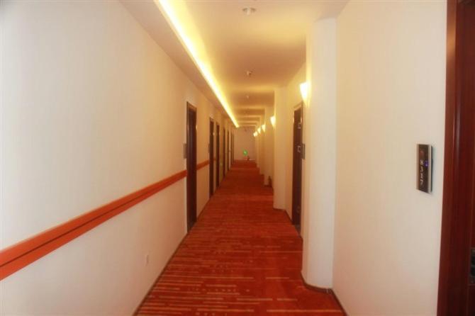 Shanghai Yiting 6+E Hotel - Lujiazui Zewnętrze zdjęcie